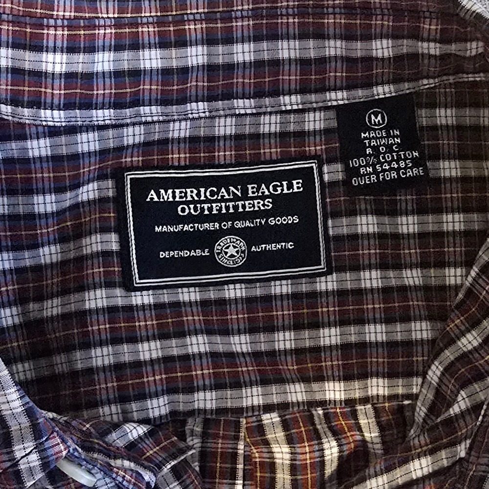 American Eagle Mens Medium Plaid Button Down Shirt Blue Burgundy Cotton